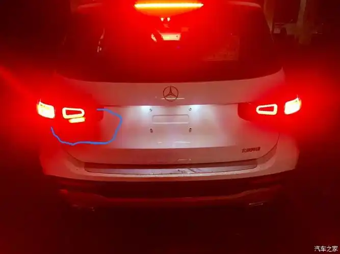 glb200时尚:雾灯打开后只有左后方亮?