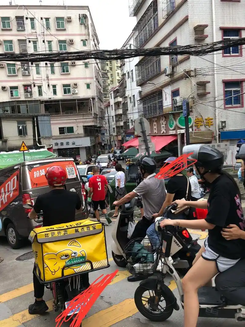 深圳堵车的路很多,而且越来越堵……晚高峰龙岗区丹竹头草堆街几 - 抖