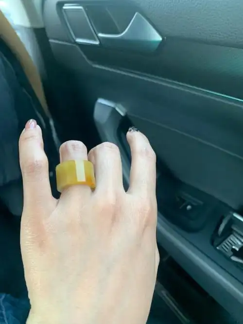 三岁女儿说妈妈这个创可贴有点儿硬