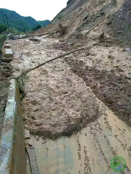 大阳山道路上的塌方泥石流
