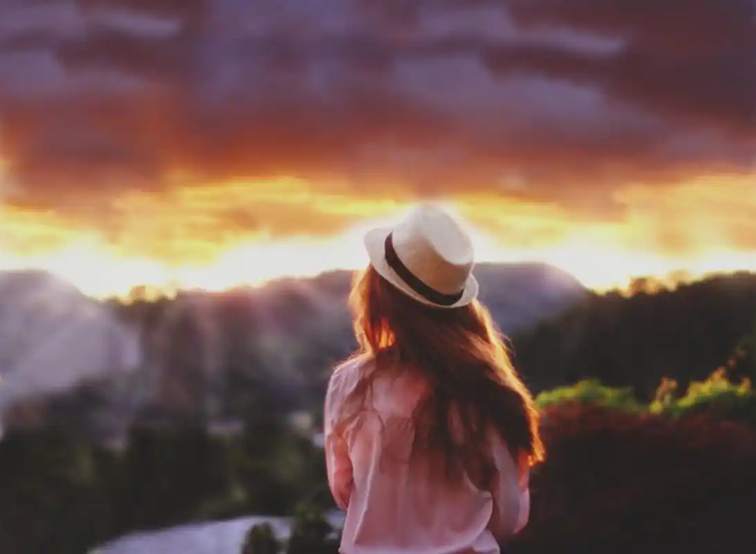 唯美女生长发背影图片,高清图片