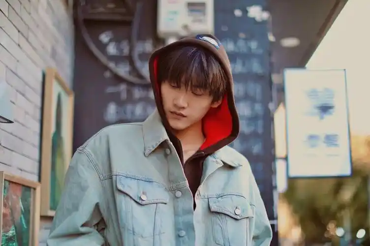 搜集周柯宇的108件帽衫