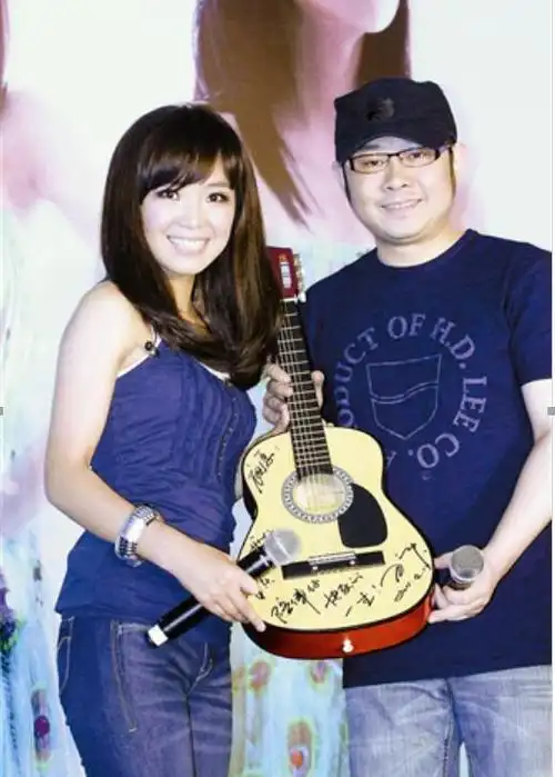 云朵踢馆那英事件是什么节目 歌手云朵的丈夫是谁