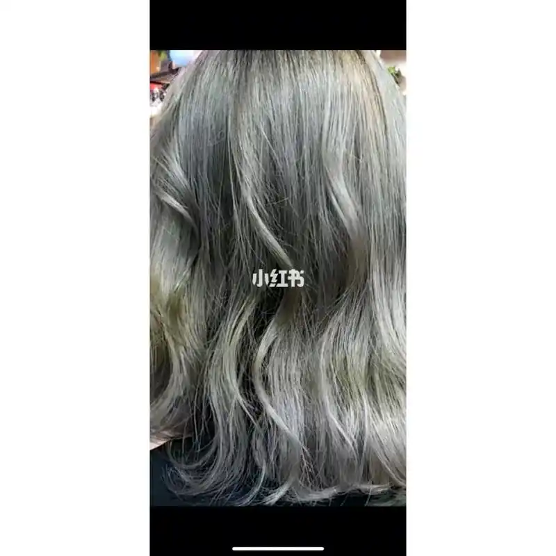 73青木亚麻灰73 优点:显白 缺点:掉色快(可补色) 灰色系的发色