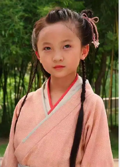 《北方有佳人》寄萍,在这部剧中寄萍的小时候是林妙可演的