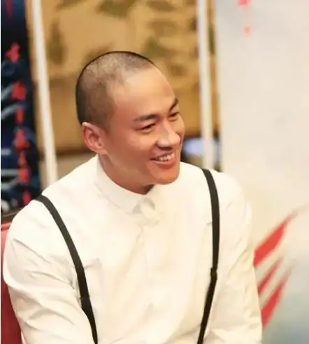 何润东发福油腻和头秃,男人真的逃不脱中年发福的魔咒吗?