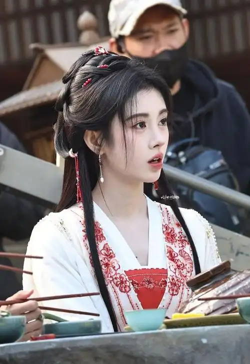 240112古韵今风鞠婧祎古装造型引无数粉丝倾慕