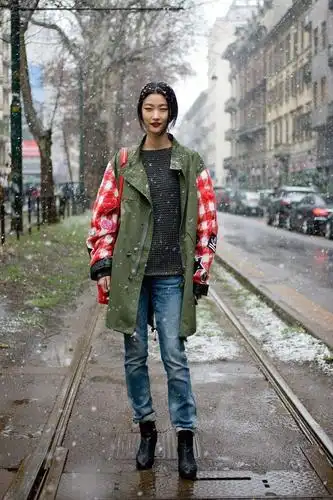 韩国模特朴智慧街头时尚造型摆拍