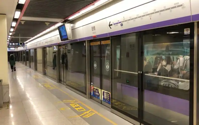 【南京地铁】4号线04x037038江苏乡村振兴文旅主题列车鼓楼下行出站