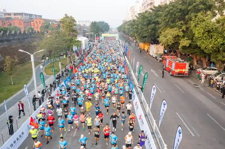 快讯丨2023肇庆马拉松鸣枪开跑!_廖文奕_终点_端州区