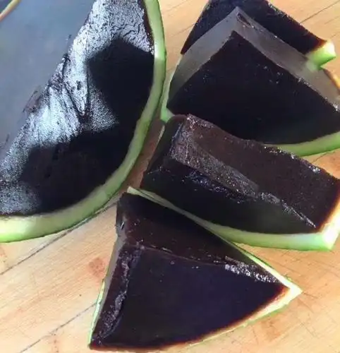 见过红色和黄色的西瓜, 可这种黑色的西瓜你见过吗?