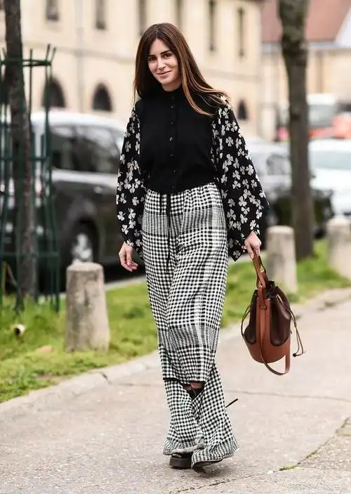 黑白格子裤搭配什么上衣?