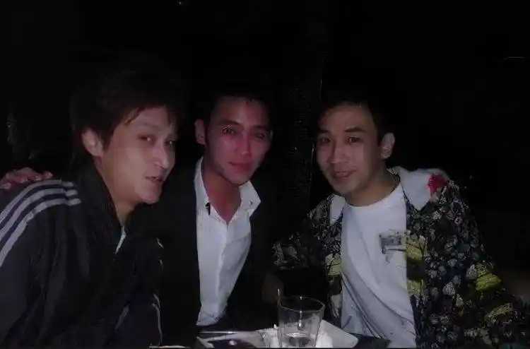 颜值不输异父弟弟,因生父无缘娱乐圈当学霸做高管_黄锦燊_黄汉伟_黄光