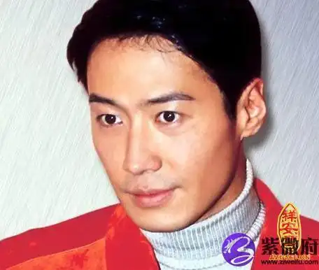 黎明的耳朵内廓的部位明显突出,相书上称轮飞廓反,说明他的性格独立