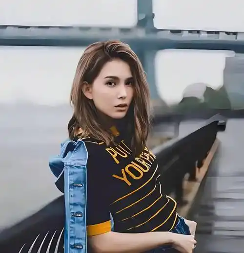 娱乐圈:李亚鹏直播抱怨吃外卖,昆凌品牌疑破产,张晚意遭质疑!