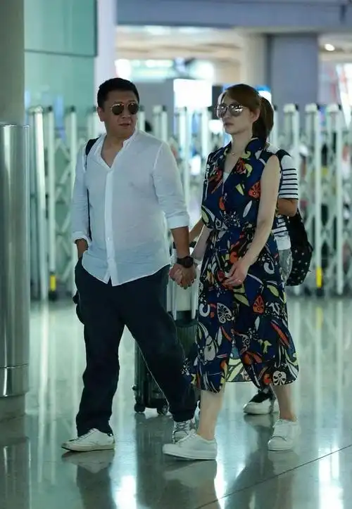 关于李小冉现任老公的图片及评论