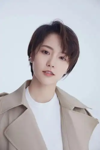 知识渊博——成果她,就是可盐可甜的95后青年演员……《爱情公寓5》的