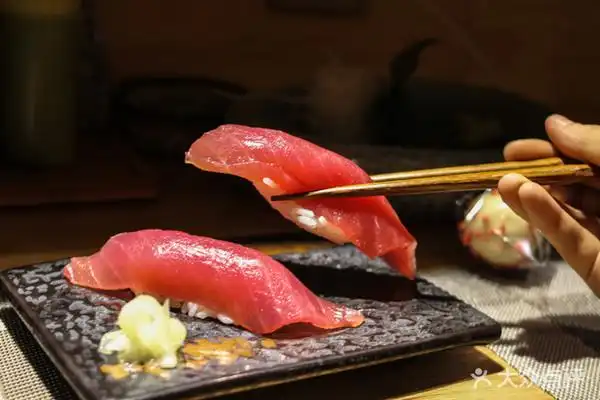 金枪鱼手握是一份2个