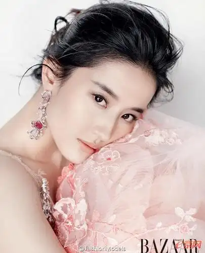 刘亦菲唯美演绎《芭莎珠宝》封面大片 仙气飘飘