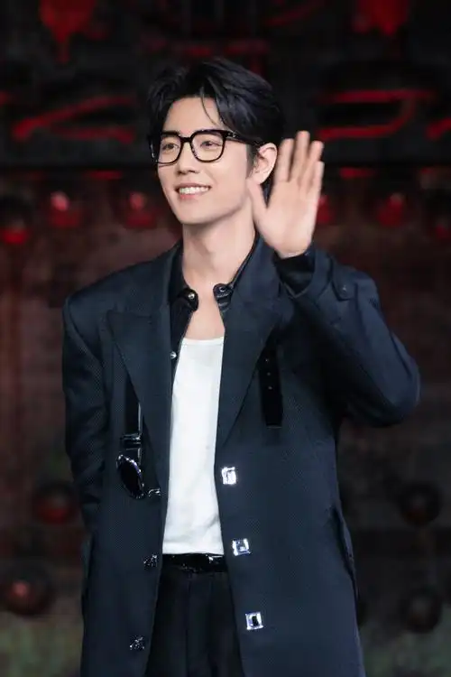 肖战黑色长大衣##肖战暗黑系墨镜造型