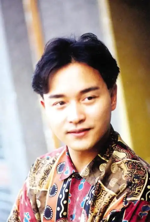 男星也爱留中分,鹿晗中分很动人,张国荣才经典!