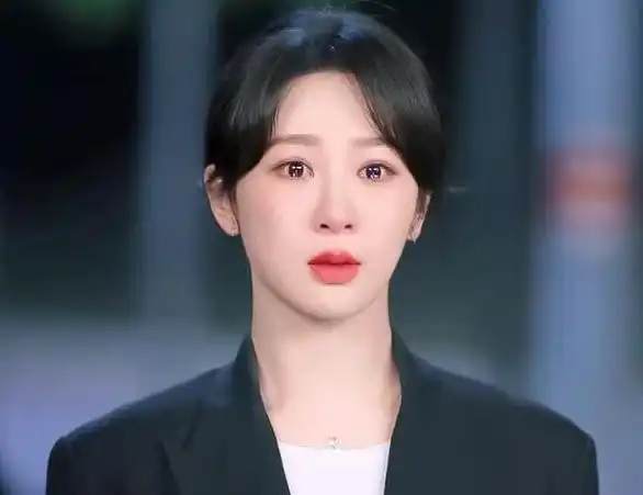 32岁杨紫魅力全开,人妻感十足,范丞丞欲罢不能