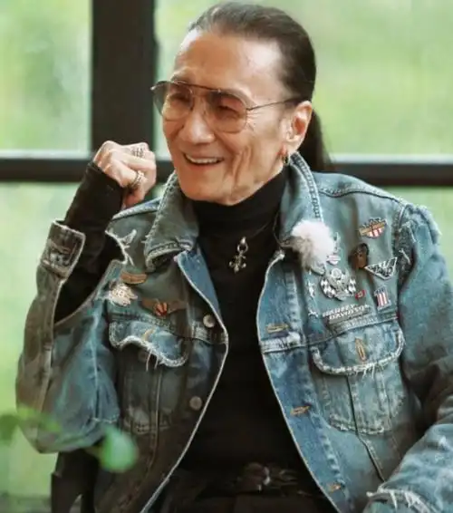 谢贤甄珍要共度余生?离婚46年难忘当年情,谢家父子都痴情