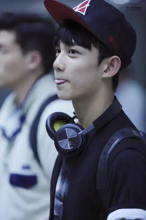 吴磊0912 又吐舌头卖萌啦