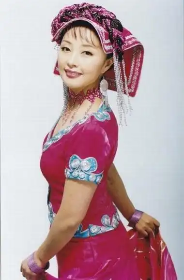 曲比阿乌(彝族女高音歌唱家))_石塘网