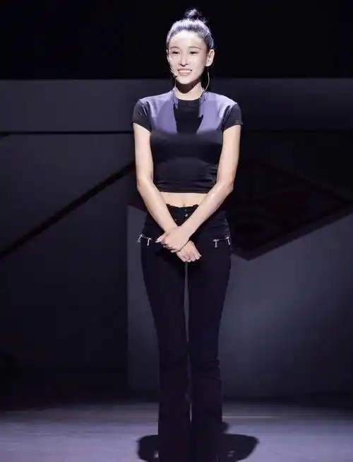 原创张蓝心太爱无痕装健身裤穿在腿上像时尚袜真腿精女孩