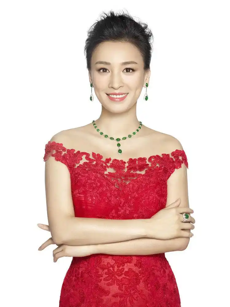 组图:张庭岁末写真曝光 蕾丝红裙尽显精致优雅_高清图集_新浪网