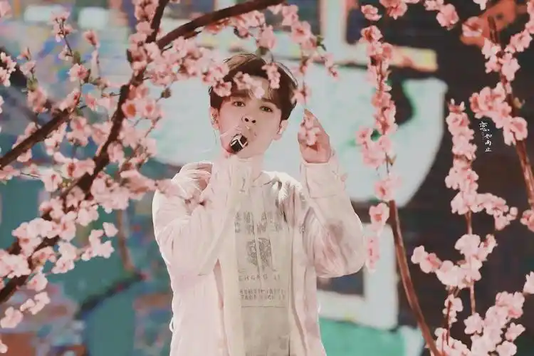 尤长靖演唱《傲红尘》