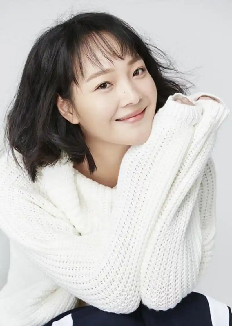 清艳脱俗,皓齿朱唇——何杜鹃