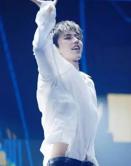 蔡徐坤只有"腋毛粉"?新一批"腹毛粉"出现,粉丝:加腹肌更帅