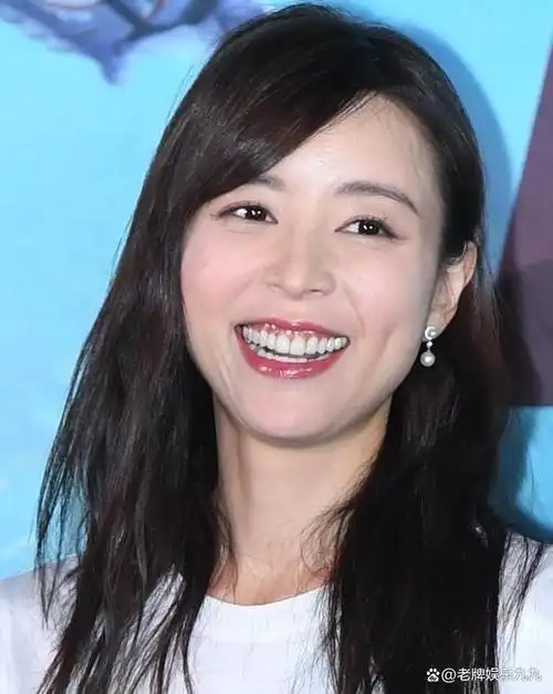 学霸张静初,在内娱"扮猪吃老虎"