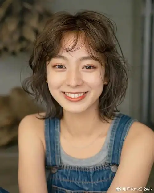 齐脖短发烫一烫:时尚与自然的完美融合|烫发|短发|时尚_新浪新闻