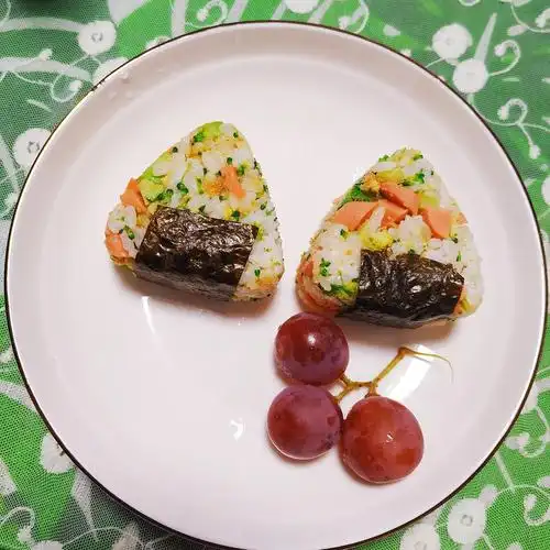 胖乎乎的三角形寿司,谁也看不出我是厨房小白