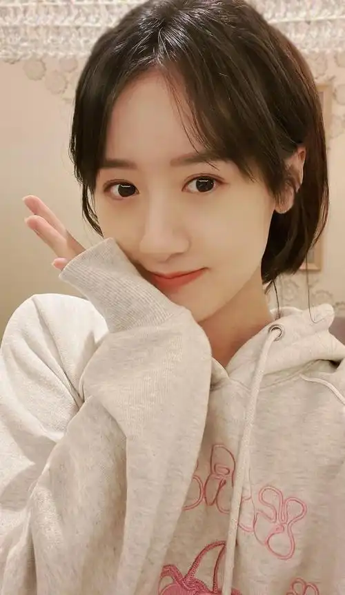 芙蓉出水,气质如玉——袁冰妍