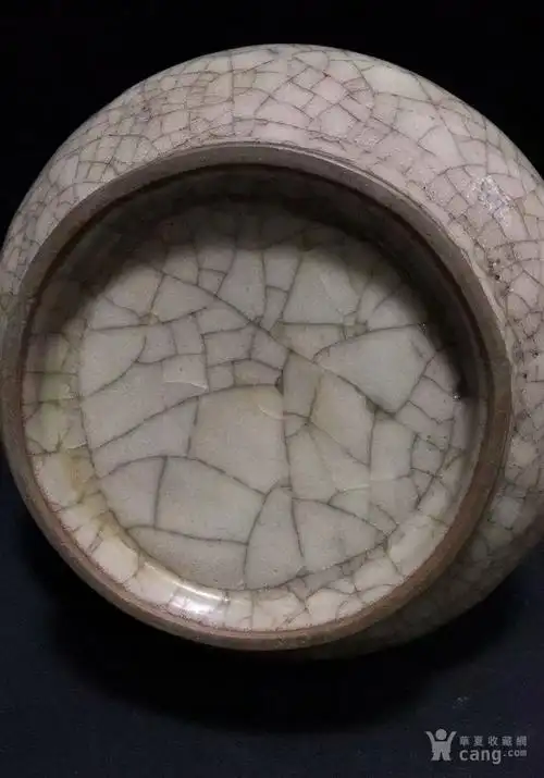 官窑开片釉长颈瓶