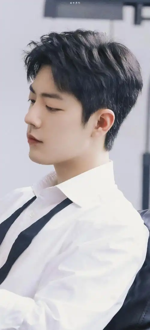 肖战白衬衫花絮照九宫格