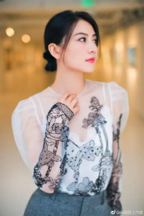 高圆圆学会了划浆板