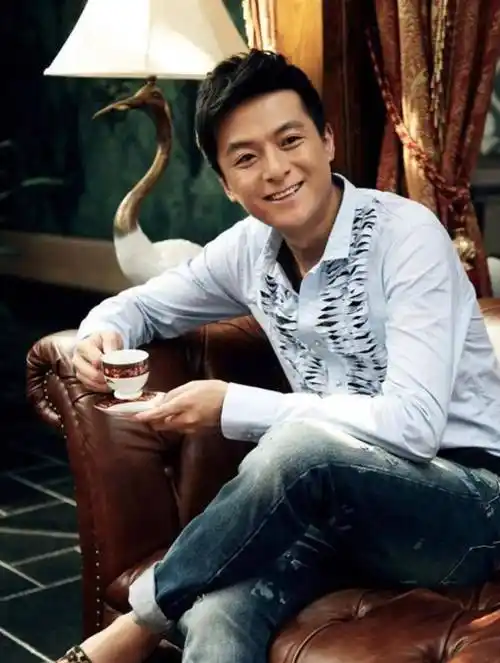 男朱雨辰,因母亲痛失汤唯错过姜妍,今43岁躺狗窝痛哭_朱母_儿子_身材