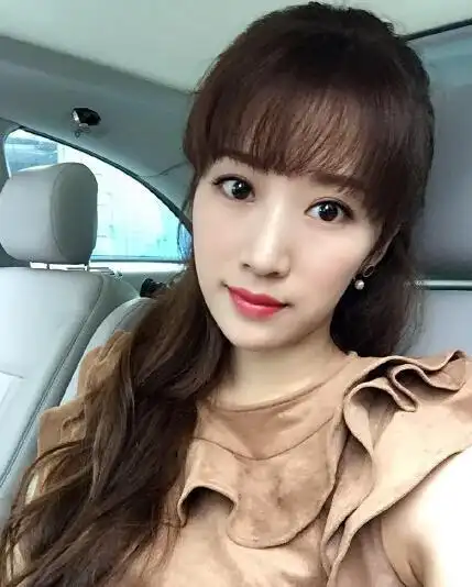 阔太李念晒美照妩媚娇艳 感叹人生需要努力