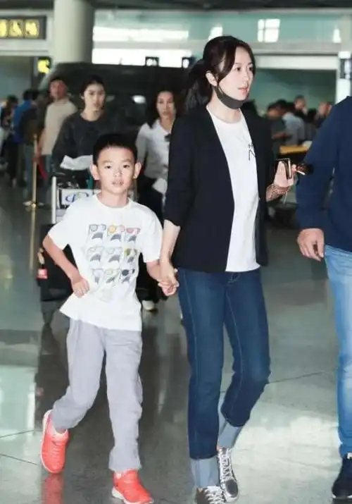 演员杨童舒:嫁普通丈夫生一子,被丈夫和婆婆宠成宝