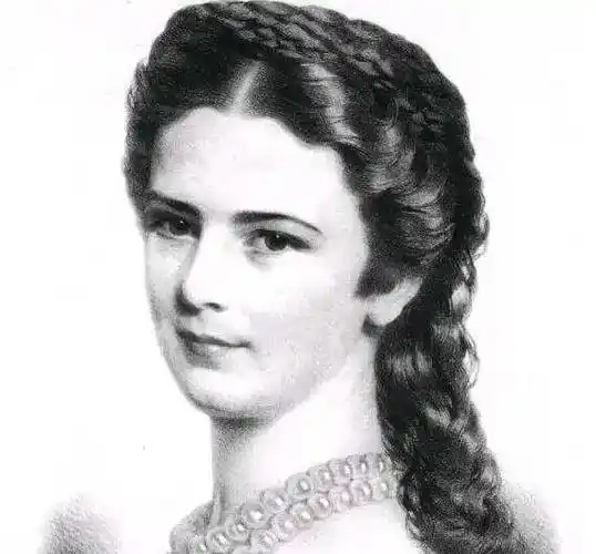 茜茜公主:婚姻不幸,婆婆苛待,女儿早夭,儿子殉情,61岁被刺杀