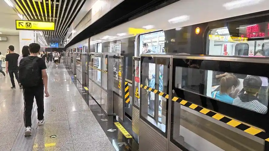 〔川渝轨道交通〕重庆地铁0号线出站四公里