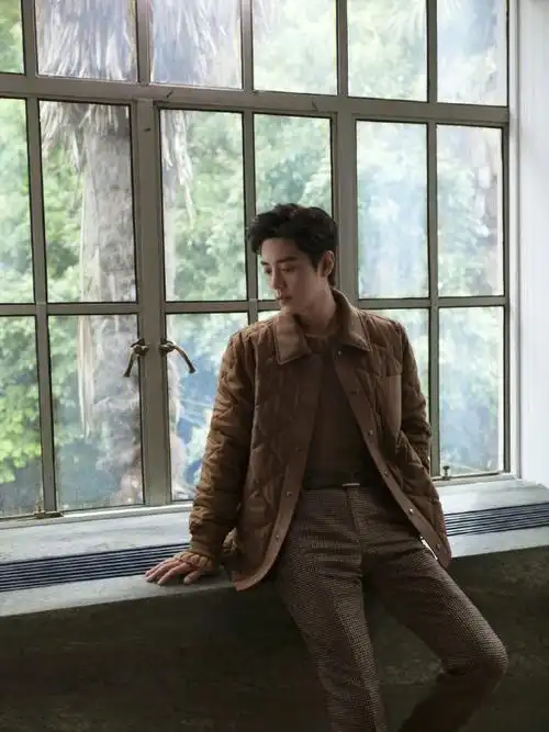 肖战 # tods 2021秋冬大片侧拍花絮,温润优雅的绅士姿态!