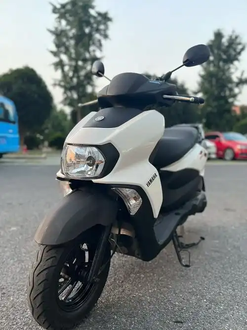 踏板摩托车.雅马哈旭鹰,2022年11月25号上牌,行驶八千 - 抖音