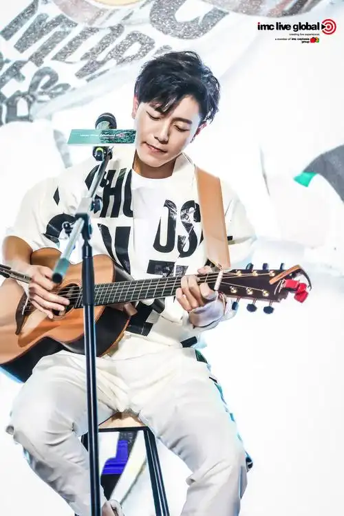 韦礼安而立世界巡演全新起航用音乐传递面对现实的无限勇气