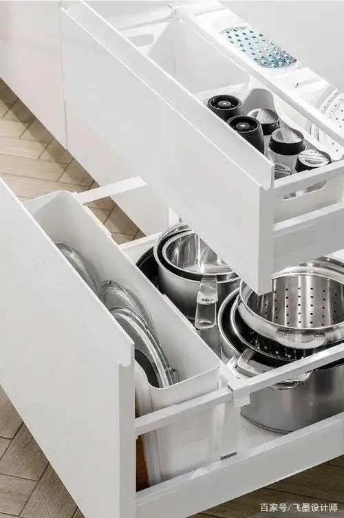 方法其实还是很多的,就比如像下图这样,借用抽屉内部的高度加装一层